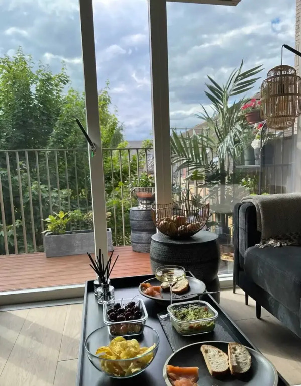 Tranquil & Stylish 1 Bedroom Flat With Private Balcony