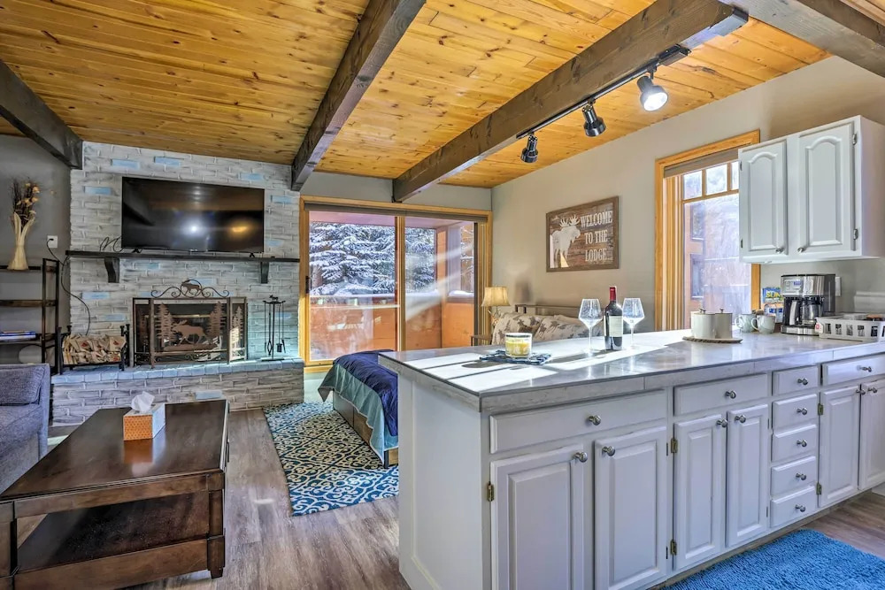 1/2 Mi to Chairlift! Breck Condo w/ Hot Tub Access
