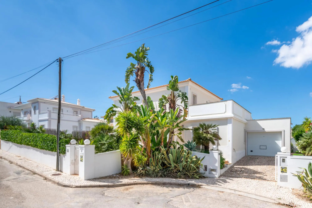 The Captivating Portimão Villa by Ideal Homes