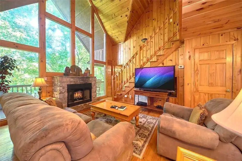Good Times 3 Bedroom Home with Hot Tub