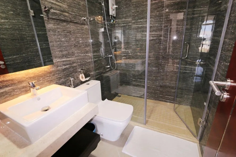 EASTLAND Hotel & Apartment