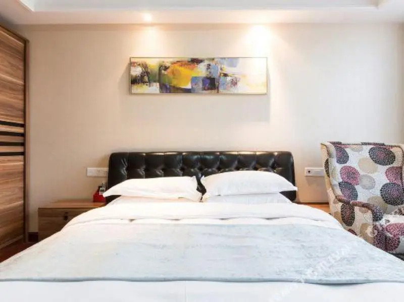 Hangzhou Caitong Center Apartment (Wujiaotian Street Gaosha Road Subway Station Branch)