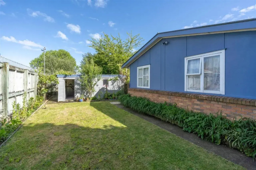 3-bedroom unit within walking distance to city