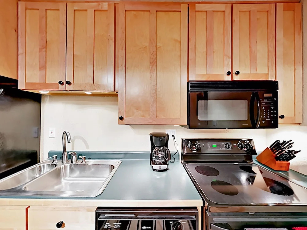 800 Columbine Road Condo Unit B9