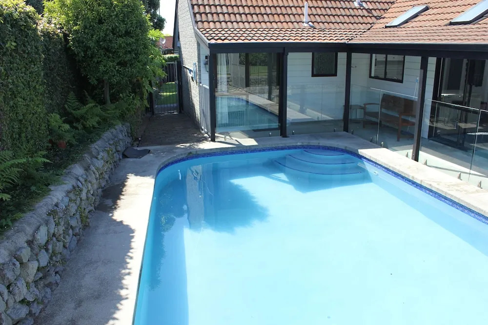Toodle's A poolside retreat just 10ks from the Mount