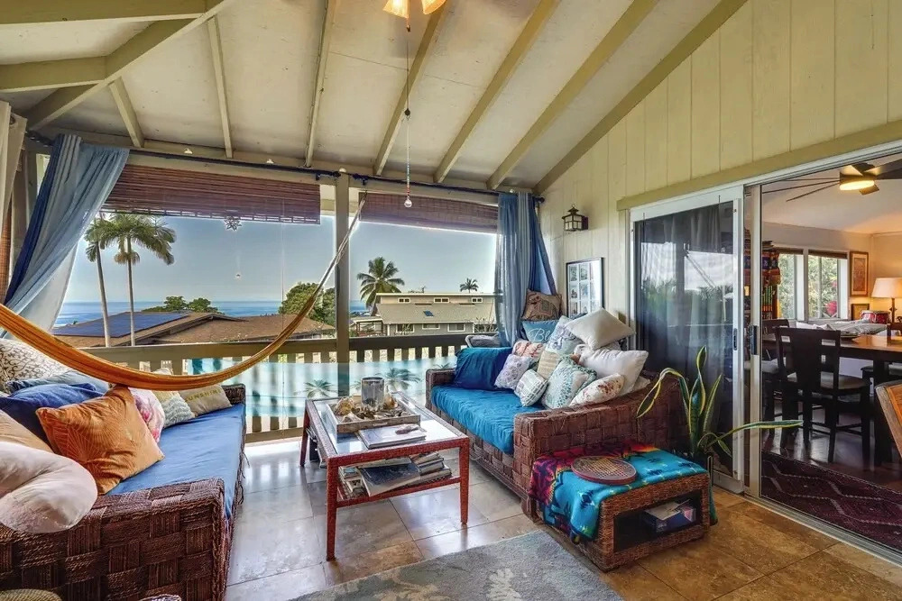 Lush Outdoor Space & Epic Views! Kailua-kona Home
