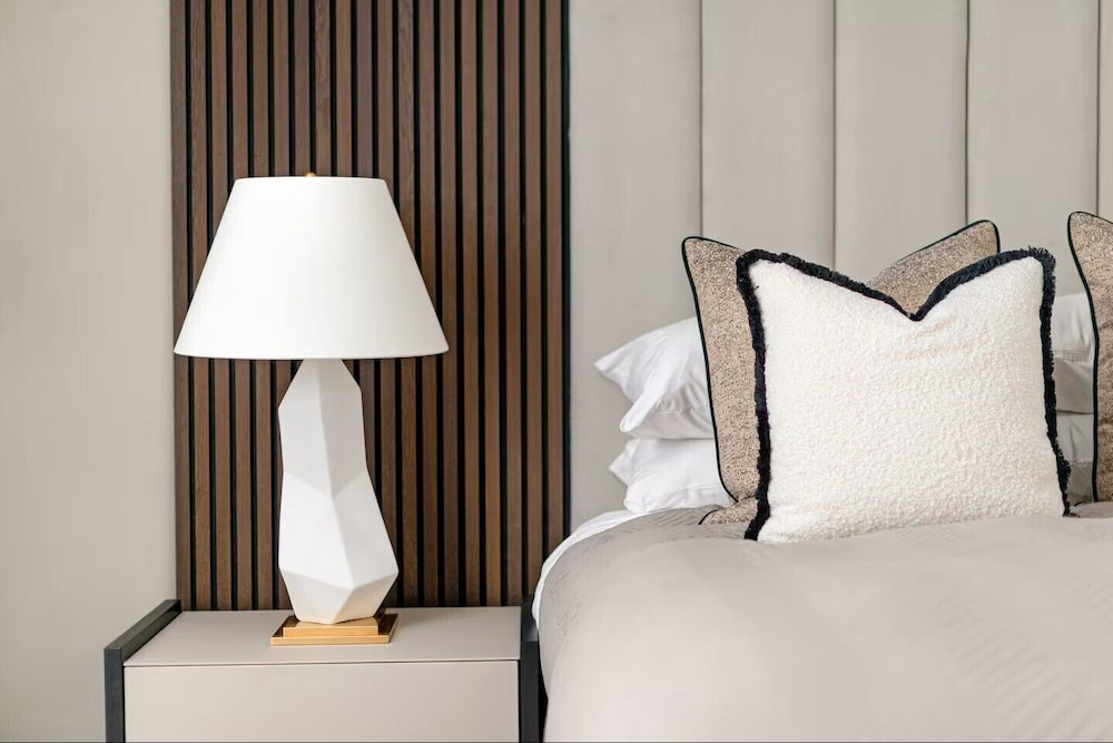 Luxury City 5* Retreat-Lux Spa Bath-Romantic