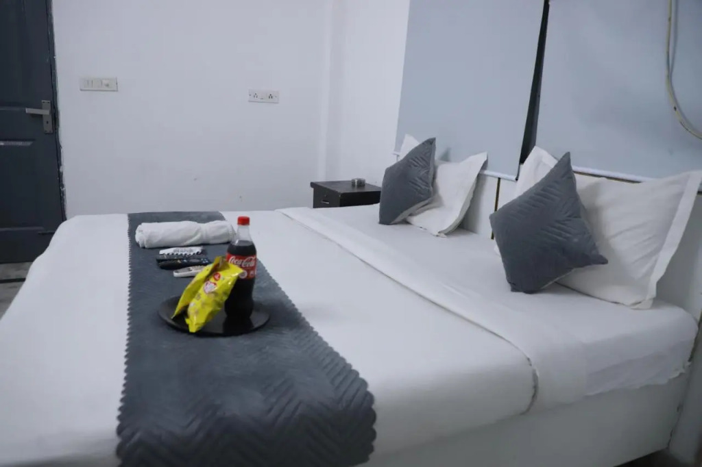 Hotel Raaso Inn - Couple Friendly
