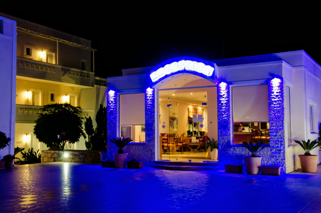 Yiannis Manos Hotel Resort