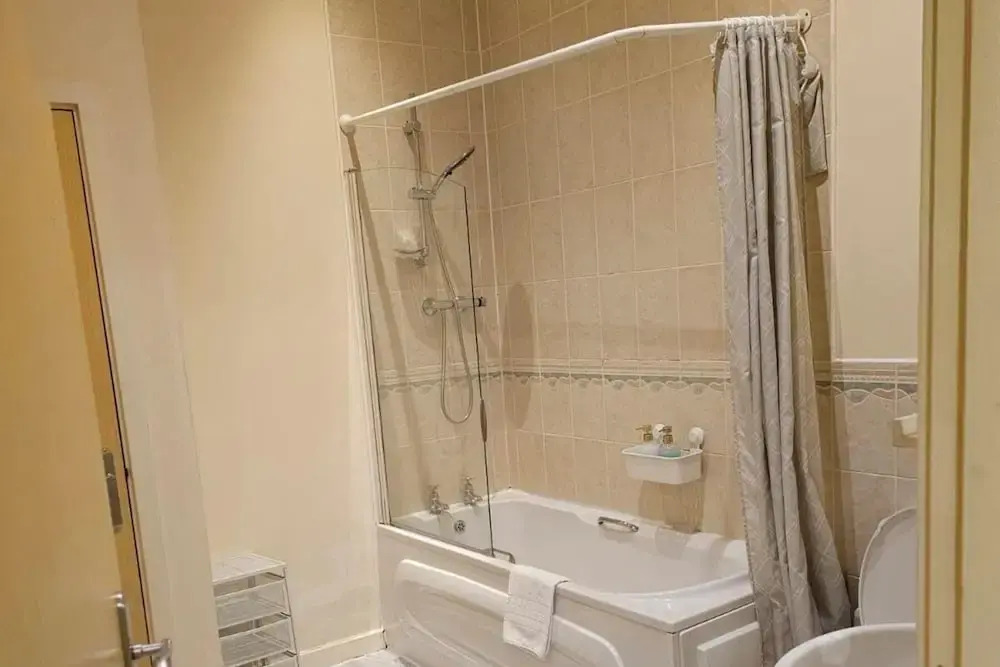 Apartment - Free Parking & Near Hospital