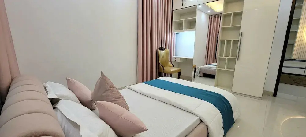 Luxurious 3-bhk Highly Secured & Close to Airport