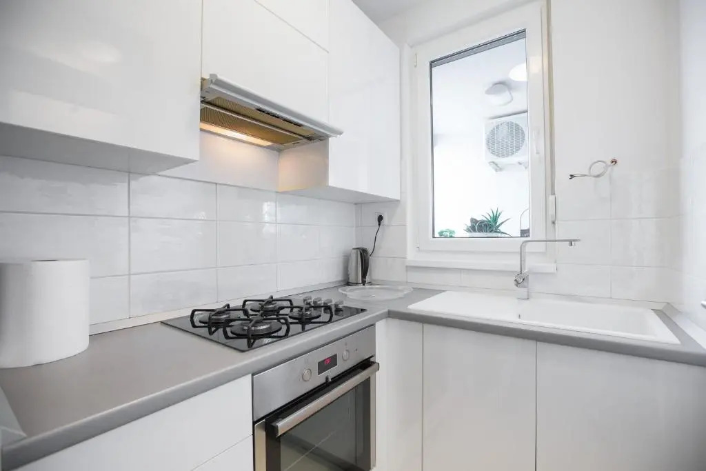 Cozy & Modern Studio with Balcony