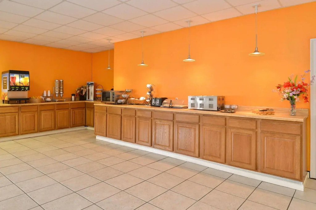 Americas Best Value Inn - Tulsa West (i-44)