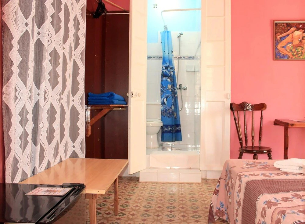 Colonial Hostel House in Havana's heart