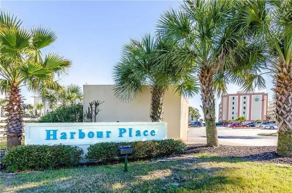 Harbour Place 109 - 3 Br condo by RedAwning