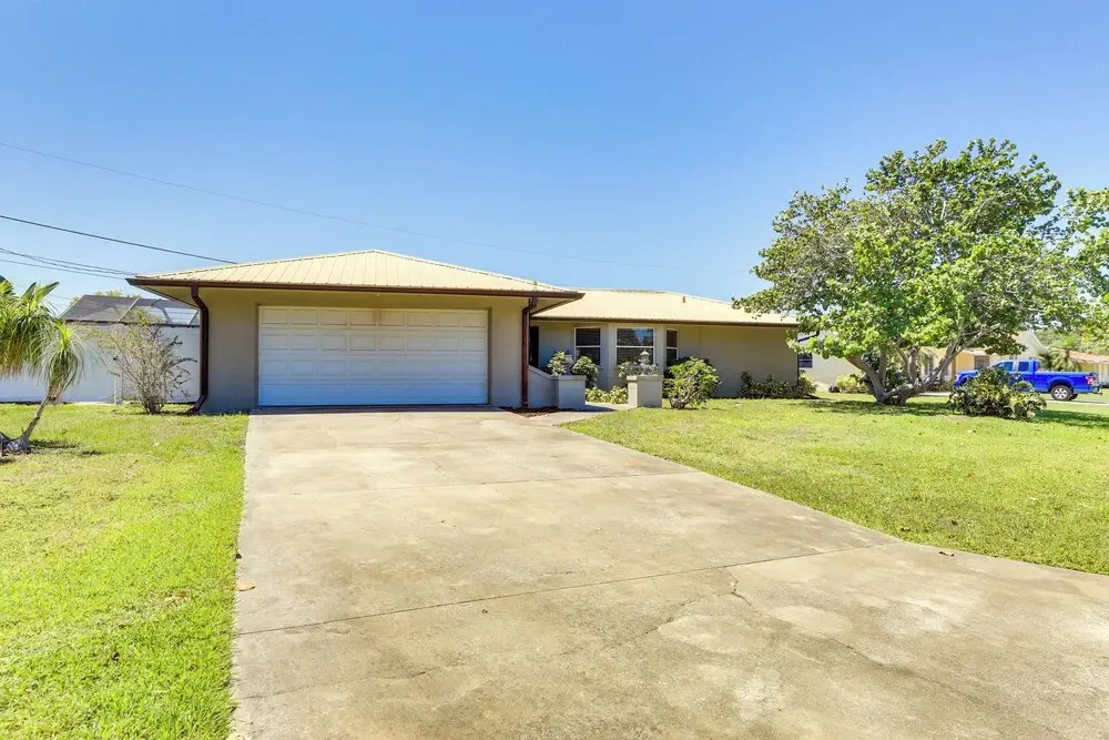 Sarasota House w/ Private Pool - 4 Mi to Beach!