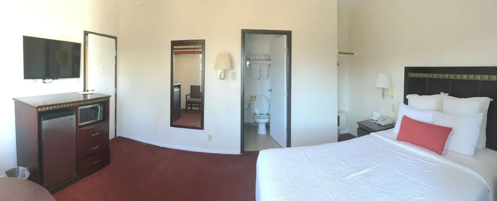 Harborview Inn & Suites-Convention Center-Airport-Gaslamp-Seaworld-Zoo-Balboa Park