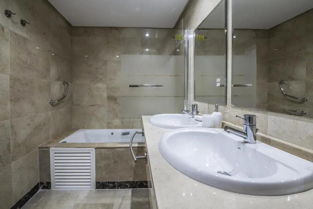 2134-Modern apt with terrace sea view