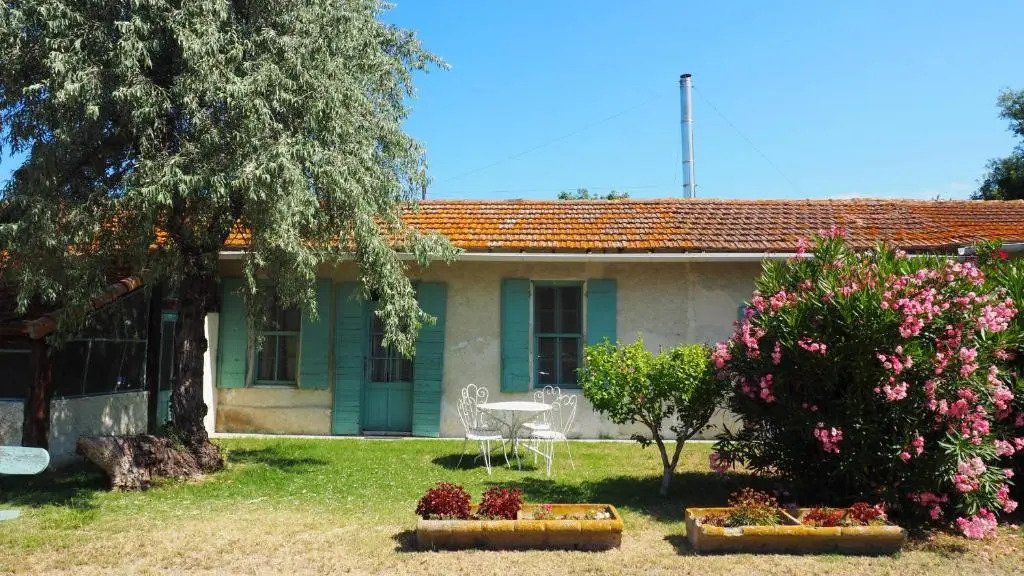Charmante maison en Camargue avec piscine partagée