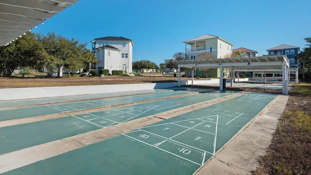 3br/2ba, Sleeps 6, BBQ Grill, Pool, Beach Access + Free Attraction Tickets!