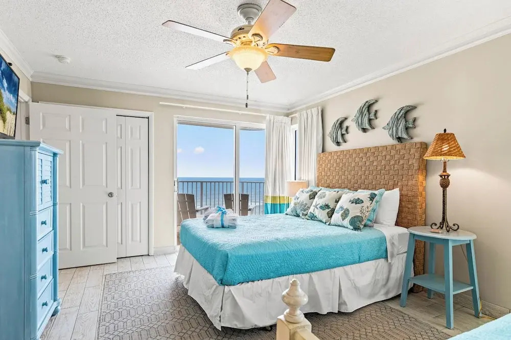 Sunset Hideaway! 3BR 3BA Sleeps 10! Beachfront! Seasonal Beach Chairs!