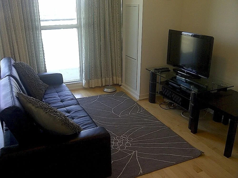 Toronto Suite Rentals - Maple Leaf Sq