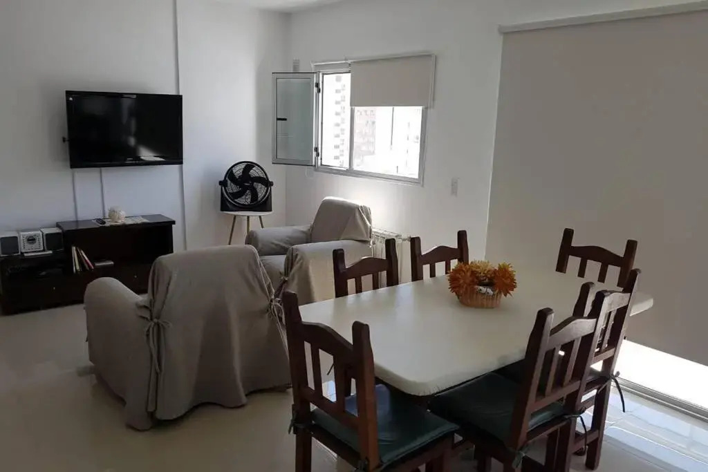 Departamento en Puerto Madryn 5° P céntrico a 150 mts del mar con cochera