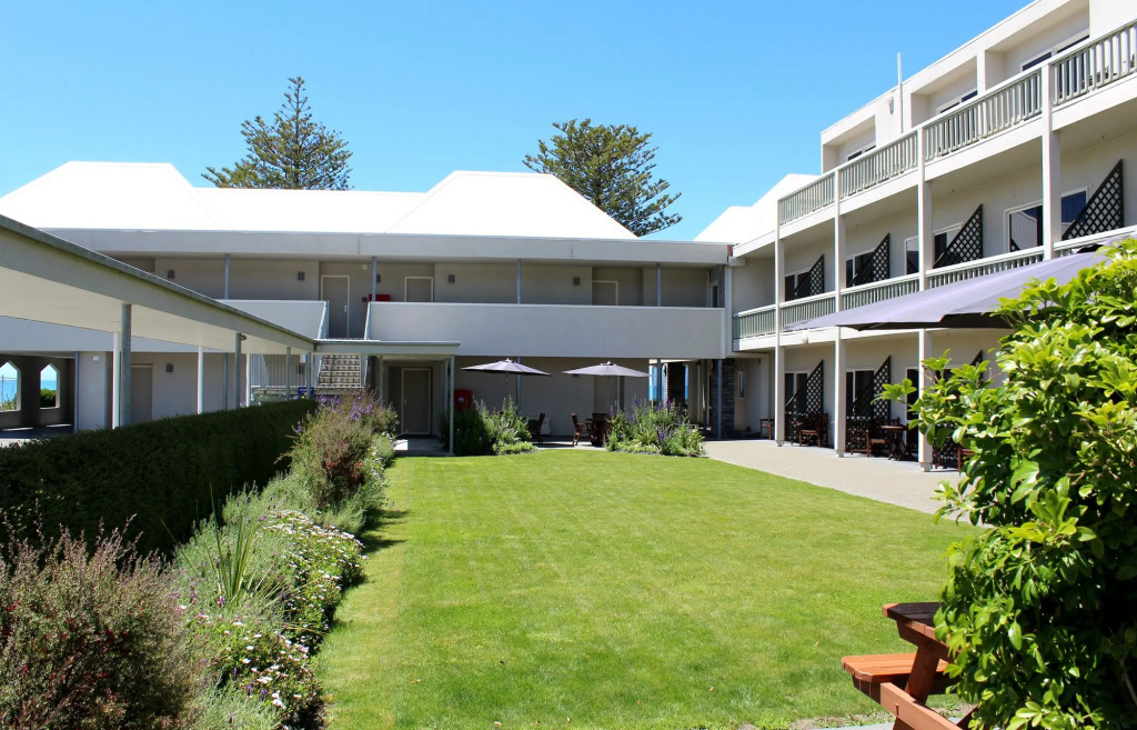 The White Morph Motels
