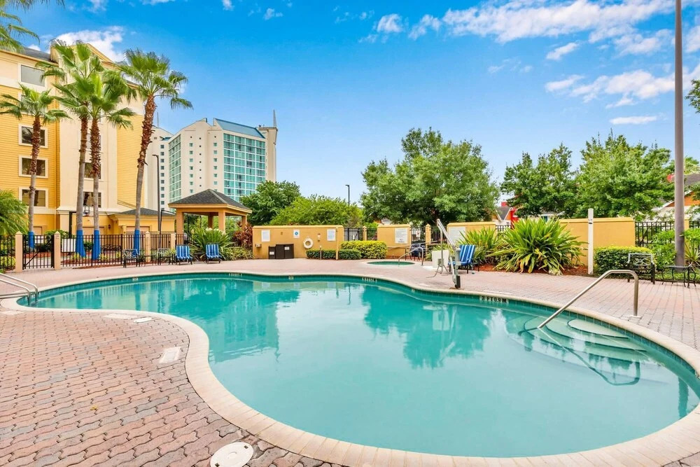 Near Disney - 1BR Executive Suite With King Bed - Pool and Hot Tub