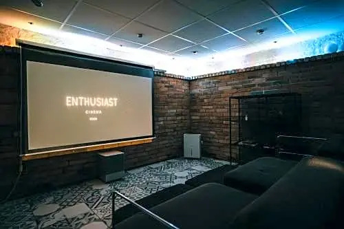 Enthusiast I Signature Place