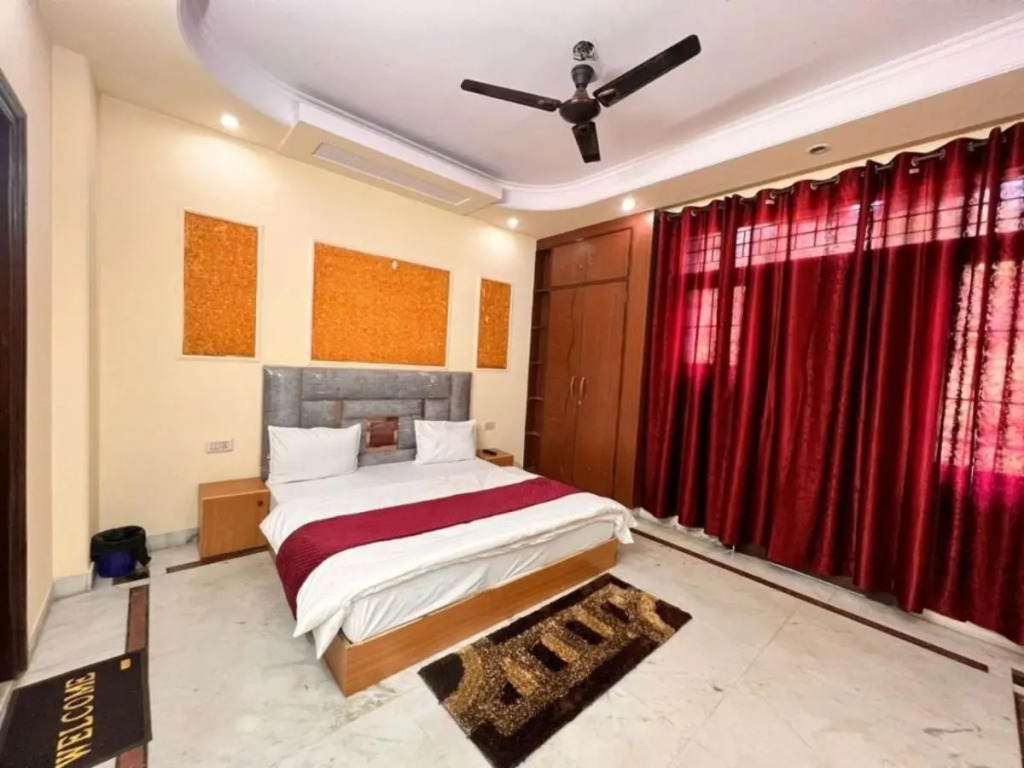 Oyo 703859 Hotel Greeno