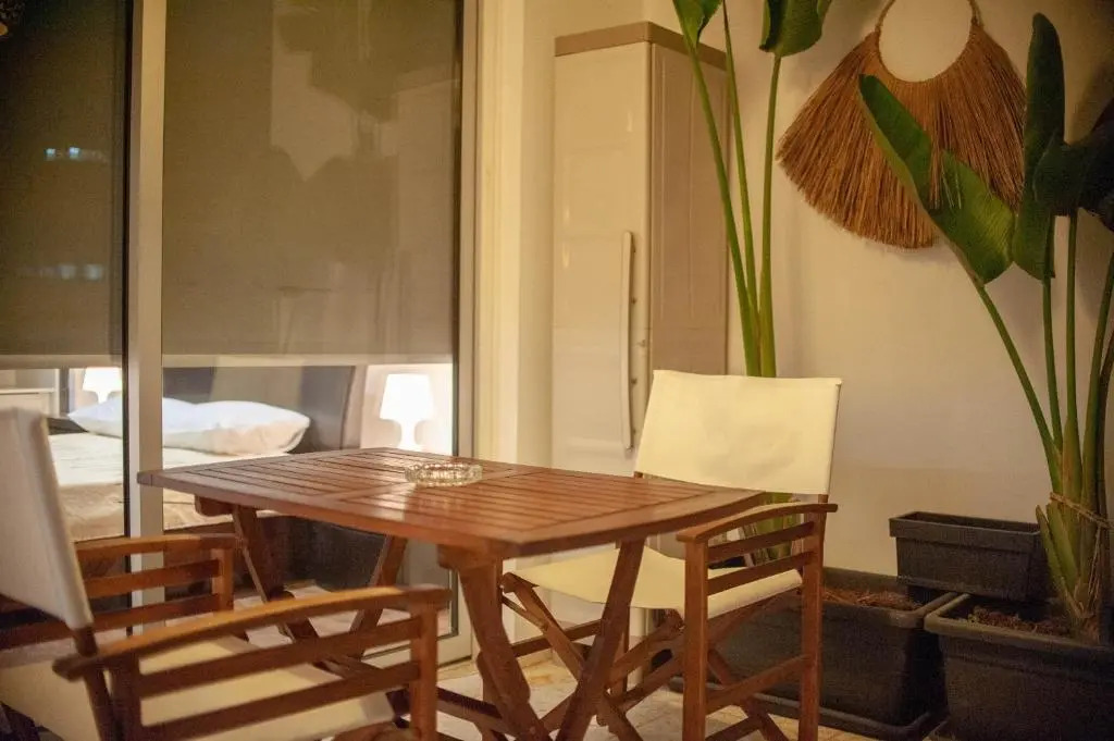 Modern apartment 200m from the beach