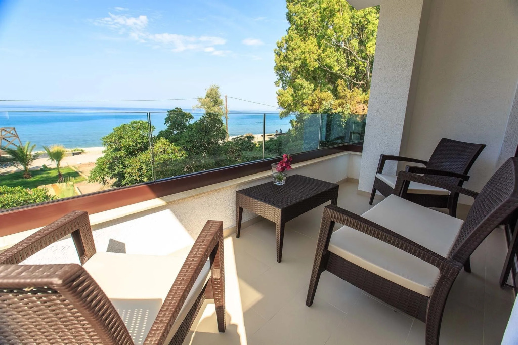 Apartments Kuce Lekovica Beach & snack bar- Bistro