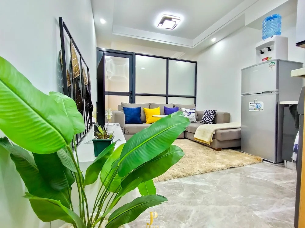 Lux Suites Heartland Business Apartments