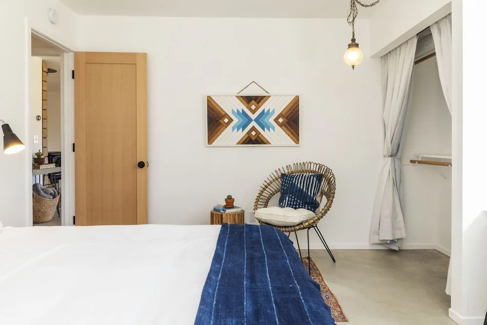 Twilight Terrace - Relax In Style 2 Bedroom Home by RedAwning