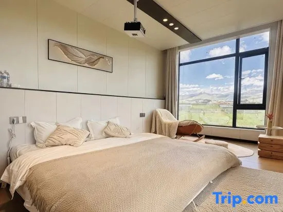 Xueyu Qishe · Scenic View Villa Hotel (Kangding Tagong Grassland Branch)