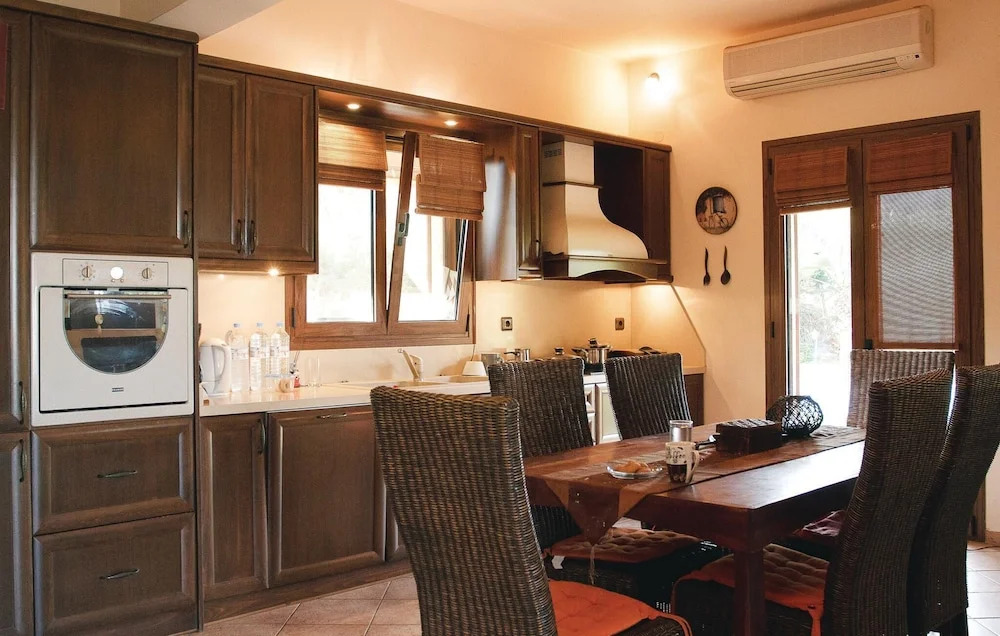 Beautiful Home in Finikia With Wifi and 3 Bedrooms