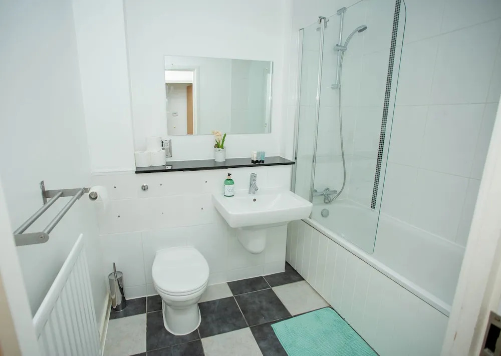 Chelsea Suites Central Milton Keynes - Sleeps 4