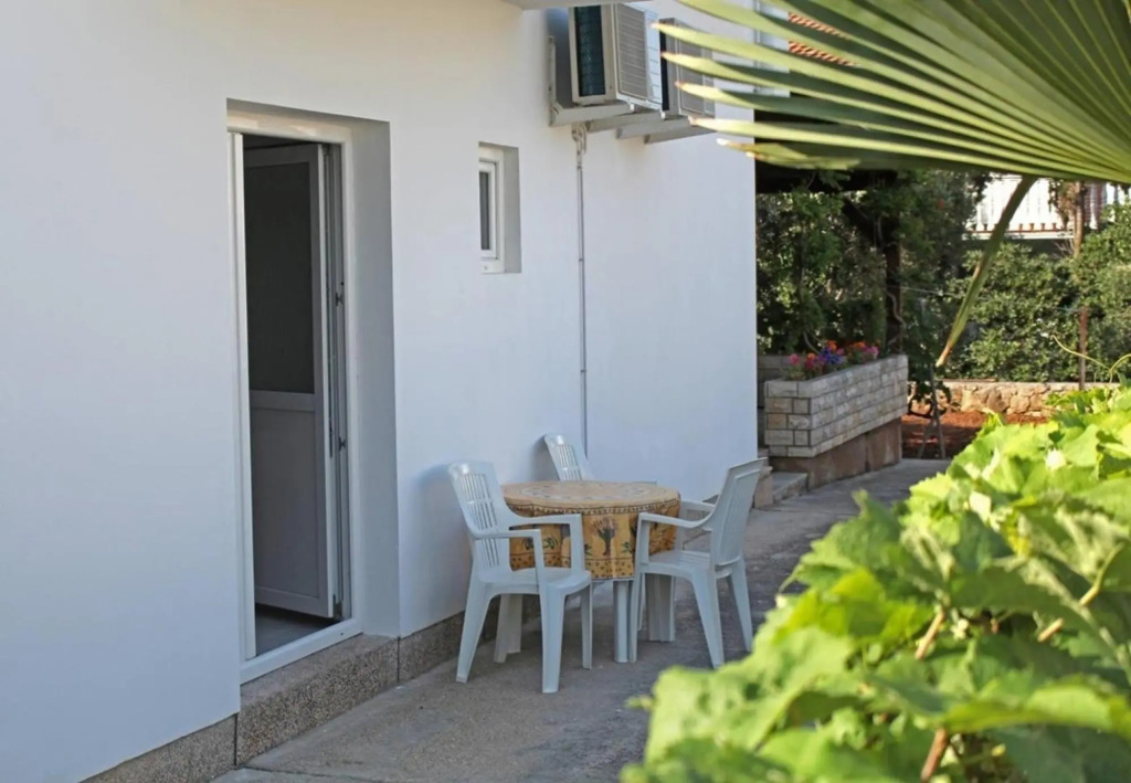 Vinko - big terrace and grill - A5(2+1)