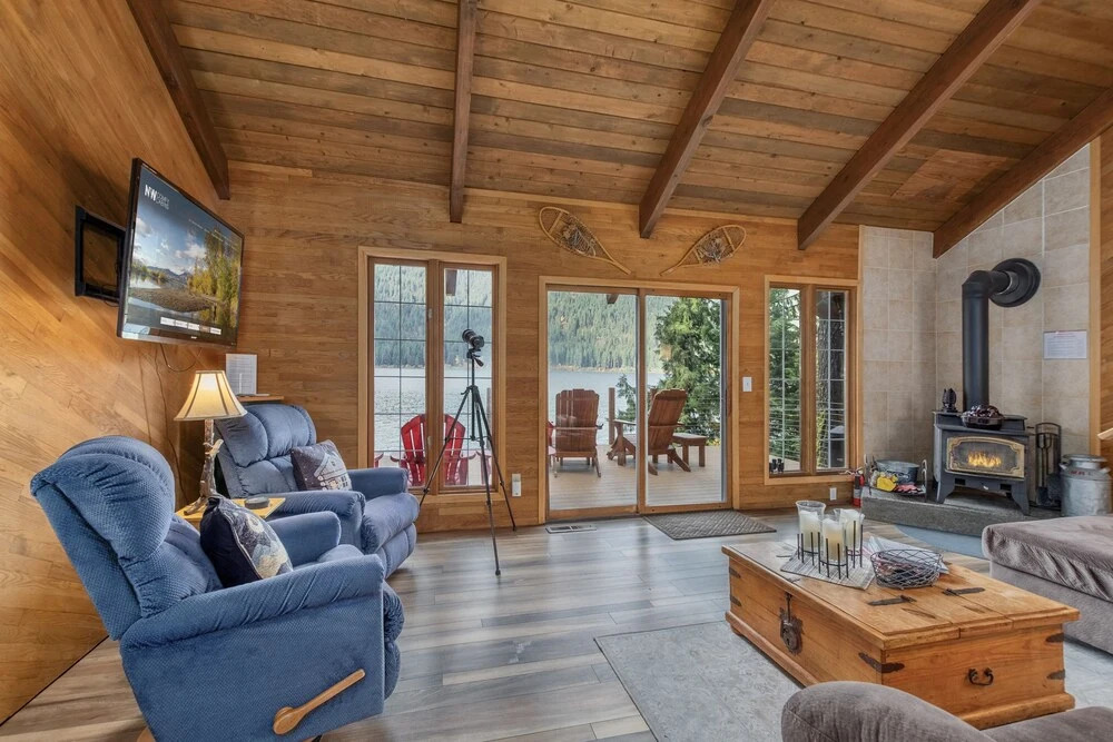 Alpine Lake Escape On Fish Lake 3 Bedroom Home by NW Comfy Cabins by RedAwning
