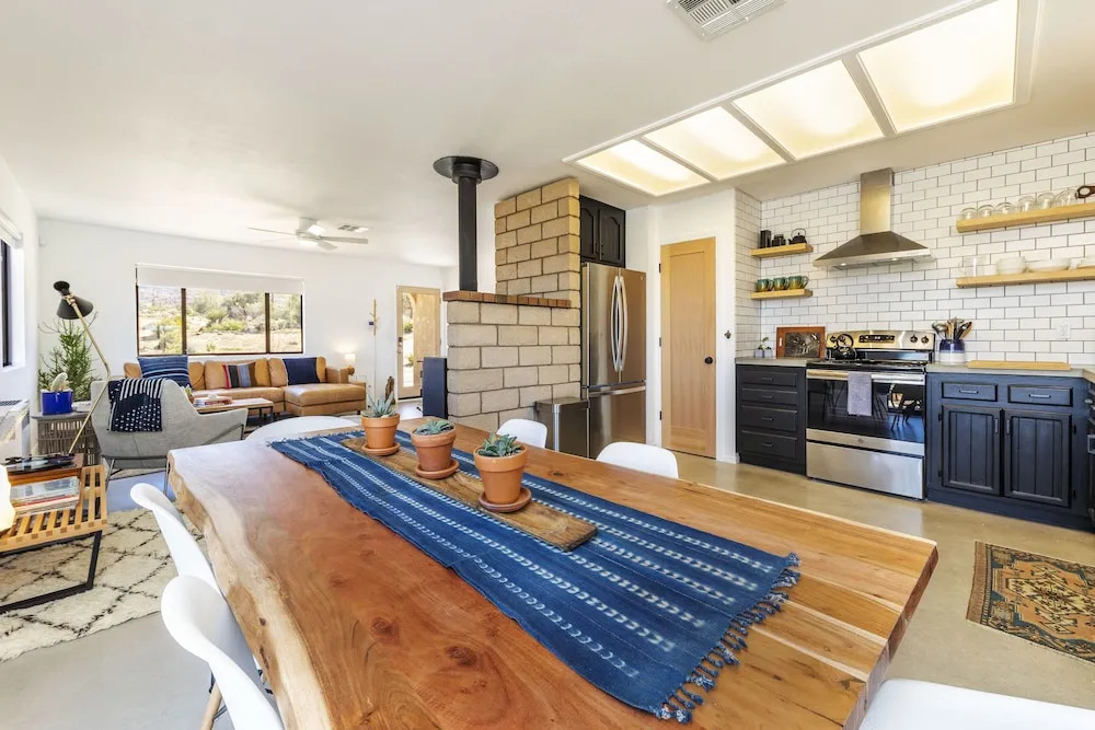 Twilight Terrace - Relax In Style 2 Bedroom Home by RedAwning