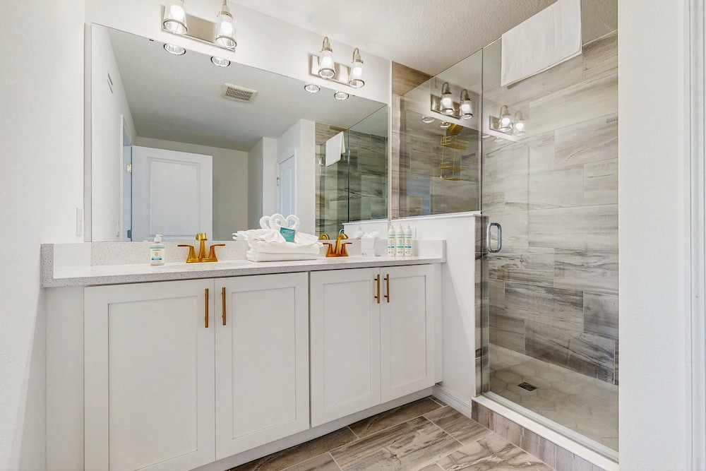 Stylish Vacation Home With Open Layout, Sunny Patio & Near Attractions
