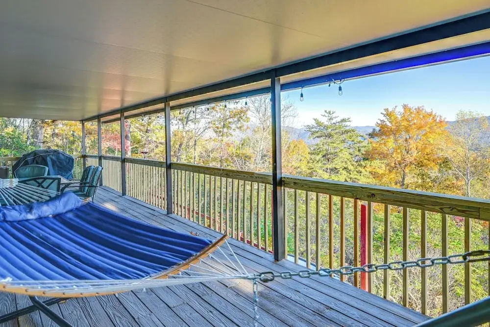 Stunning Franklin Cabin w/ Deck & Mountain Views