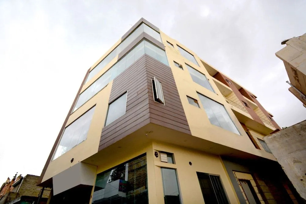 OYO 37809 Hotel Royal Lifestyle