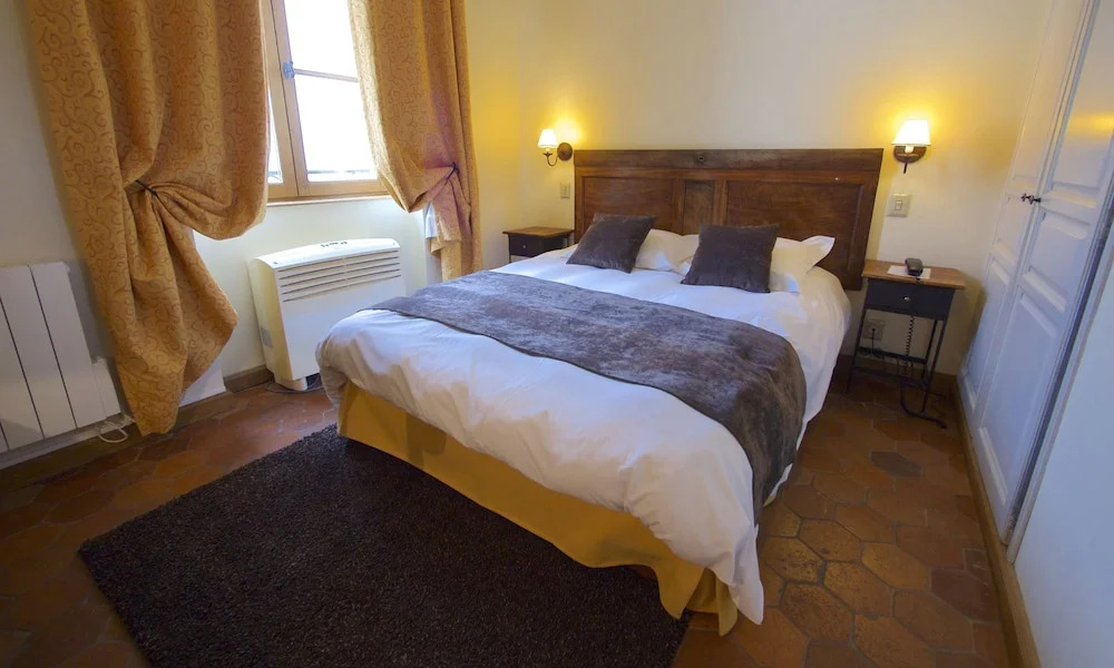 Hostellerie de la Tour dAuxois