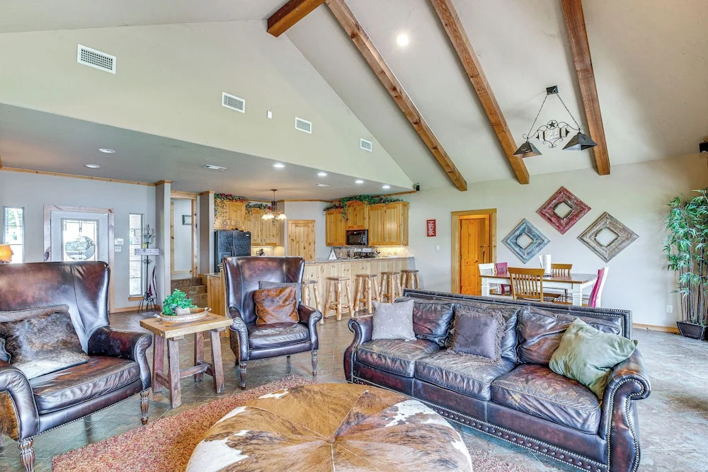 Views & Private Dock: Lakefront Eustace House!