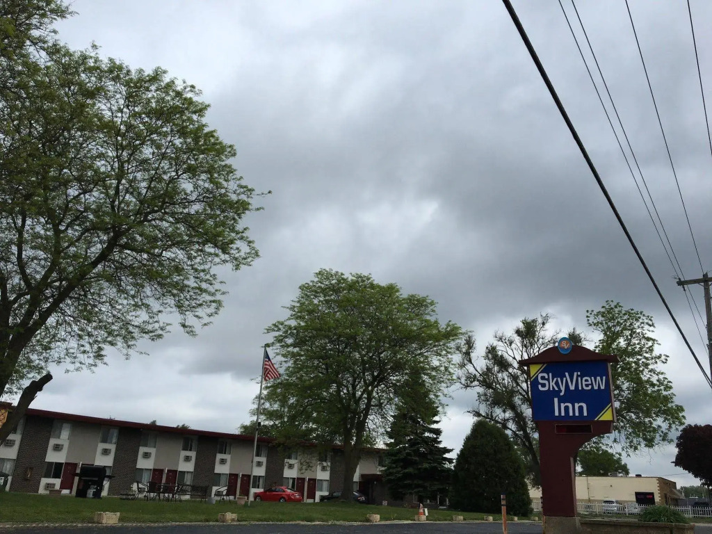 Skyview Inn