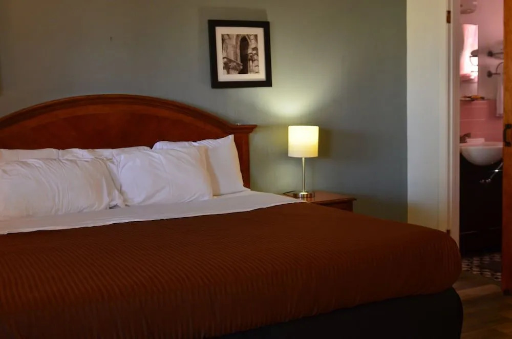 The Oak Motel
