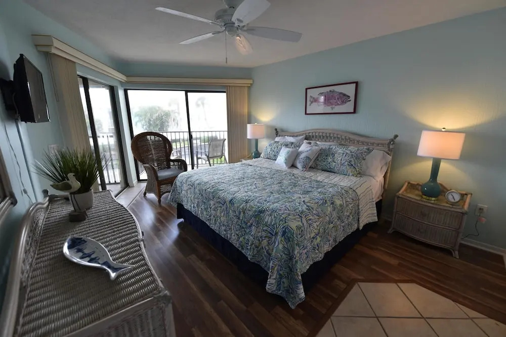 Sun Plaza West Unit 110 Apartment 2
