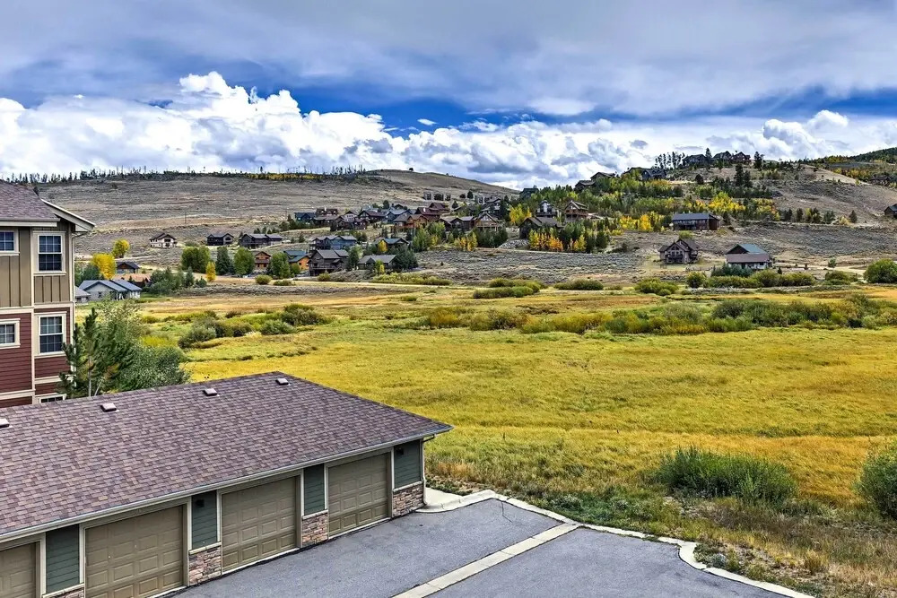 18 Mi to Winter Park: Granby Condo w/ Covered Deck